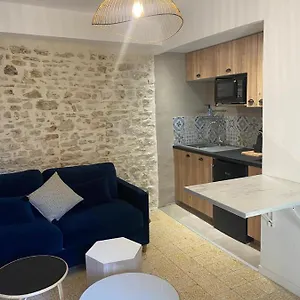 La Tour 2: Appart Neuf Au Coeur De La Petite Venise LʼIsle-sur-la-Sorgue